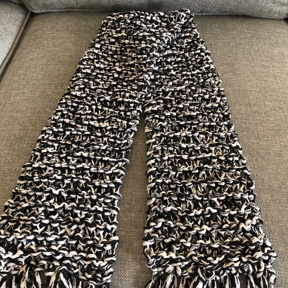 Black and white scarf